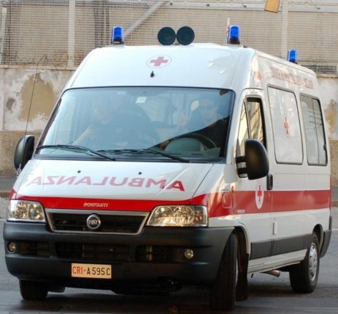 Travolto da un pallet in azienda, operaio in fin di vita