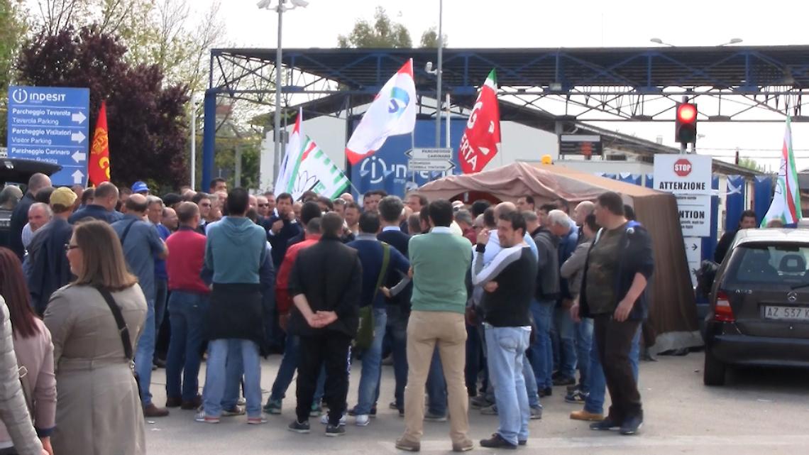 Indesit, cortei e blocchi stradali sulla Nola-Villa Literno