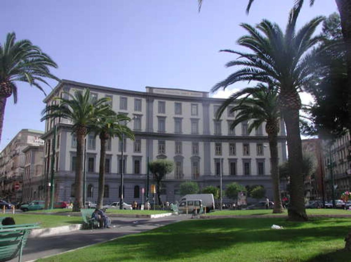 Piazza Carlo III, allarme epatite: evacuata la scuola elementare