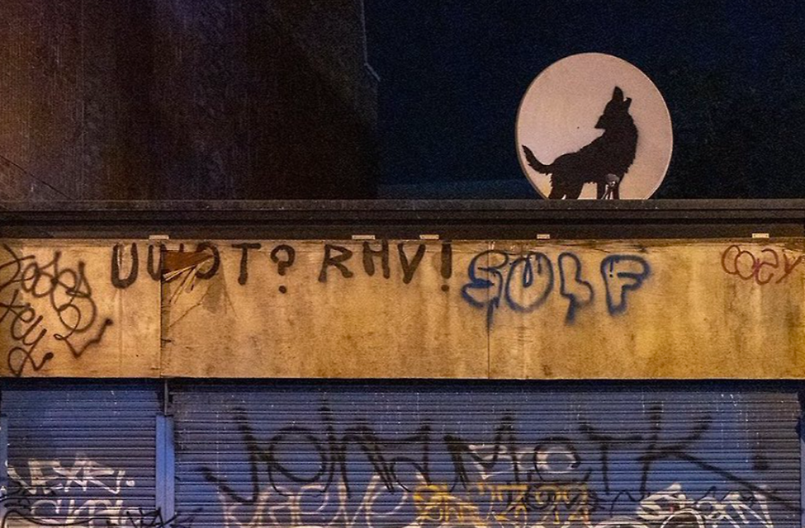 Banksy, opera rubata a Londra dopo un'ora: il furto in diretta