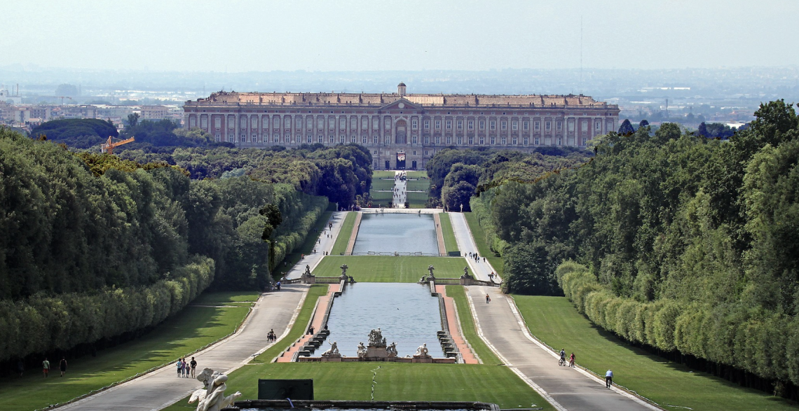 Reggia di Caserta, il 31 agosto alba con i visitatori