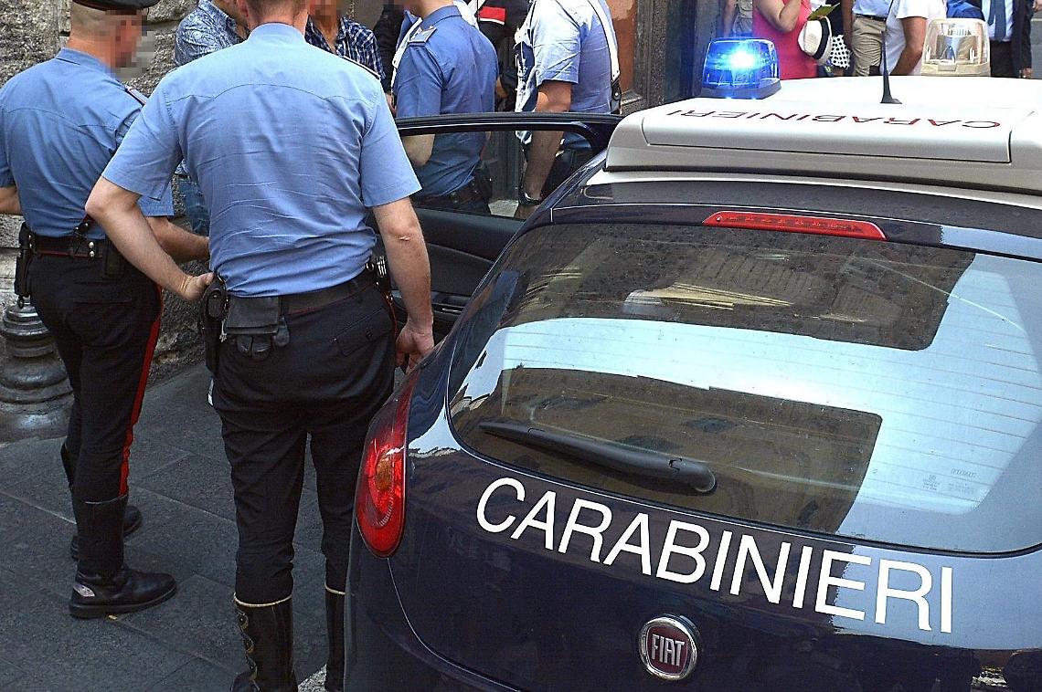 Urta con trattore arco di ferro e viene trafitto, morto luogotenente dei carabinieri