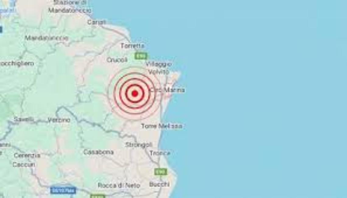 Turisti nel panico: da un'ora scosse continue in provincia di Crotone