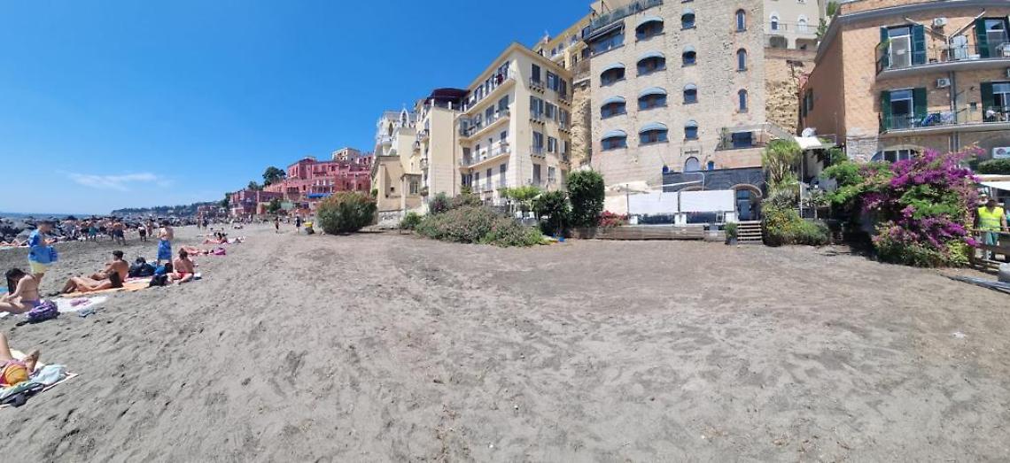 Spiagge libere a Napoli, confermato l'accesso limitato a Posillipo