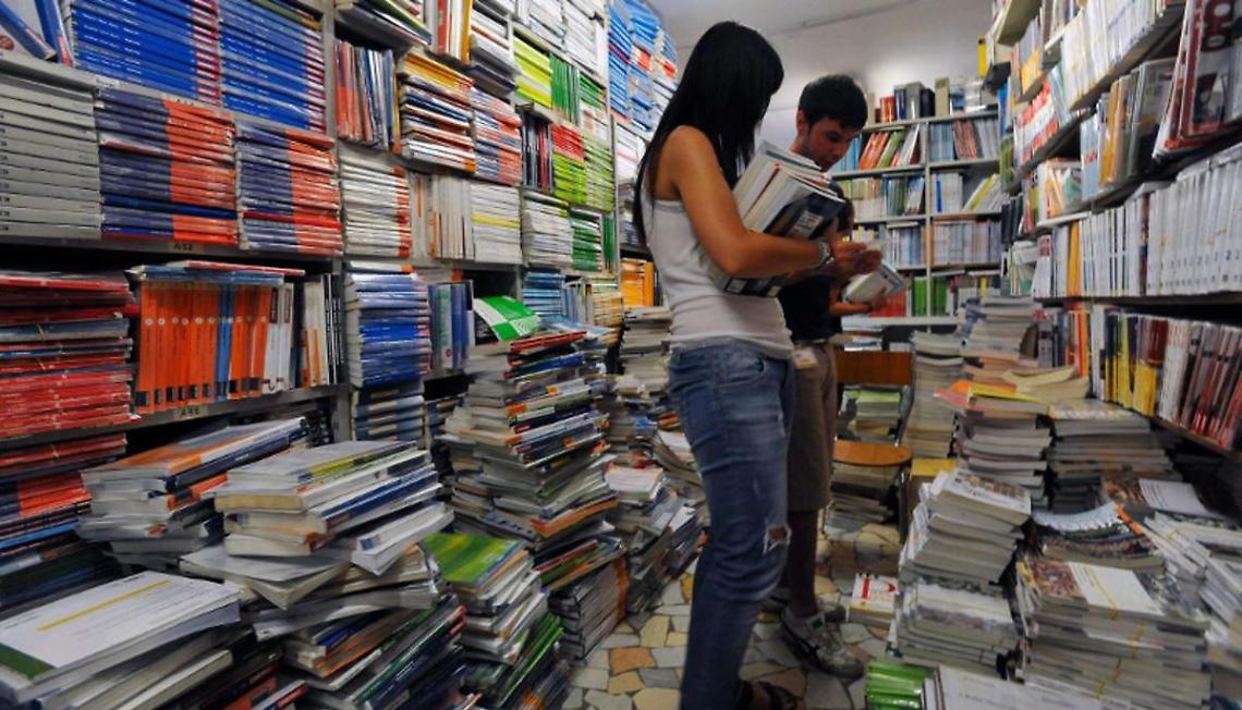 Libri: alle Superiori il salasso è servito