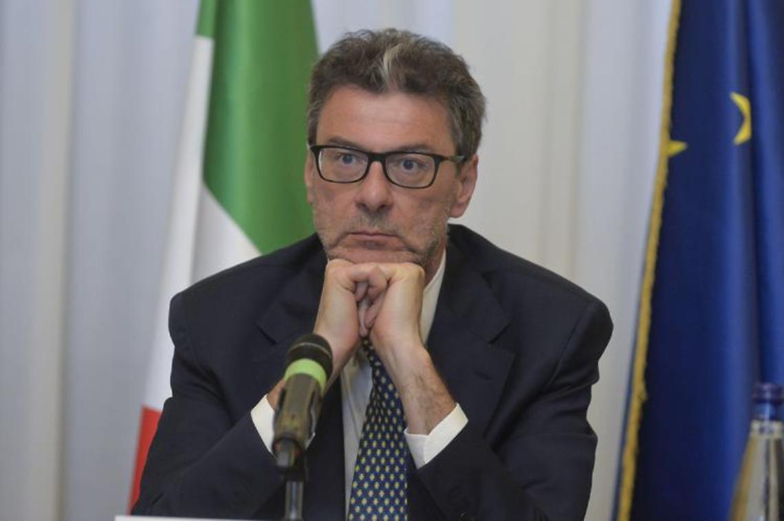 Manovra, si cercano 2 miliardi per la sanità