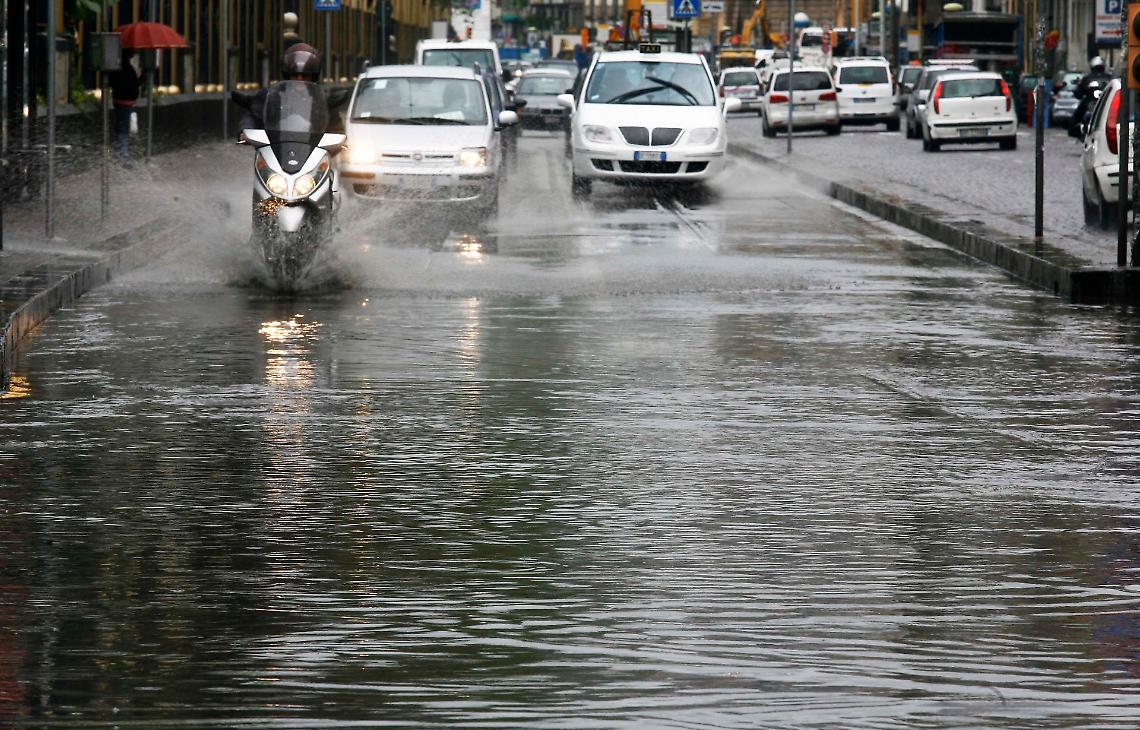 Maltempo in Campania, allerta meteo gialla di 24 ore dalle 6 di domani 