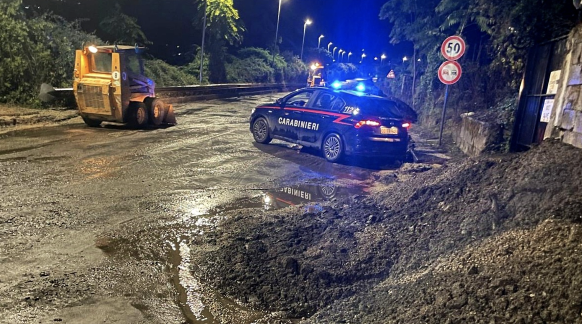 Frana in strada, ordinanza per evacuare 20 persone