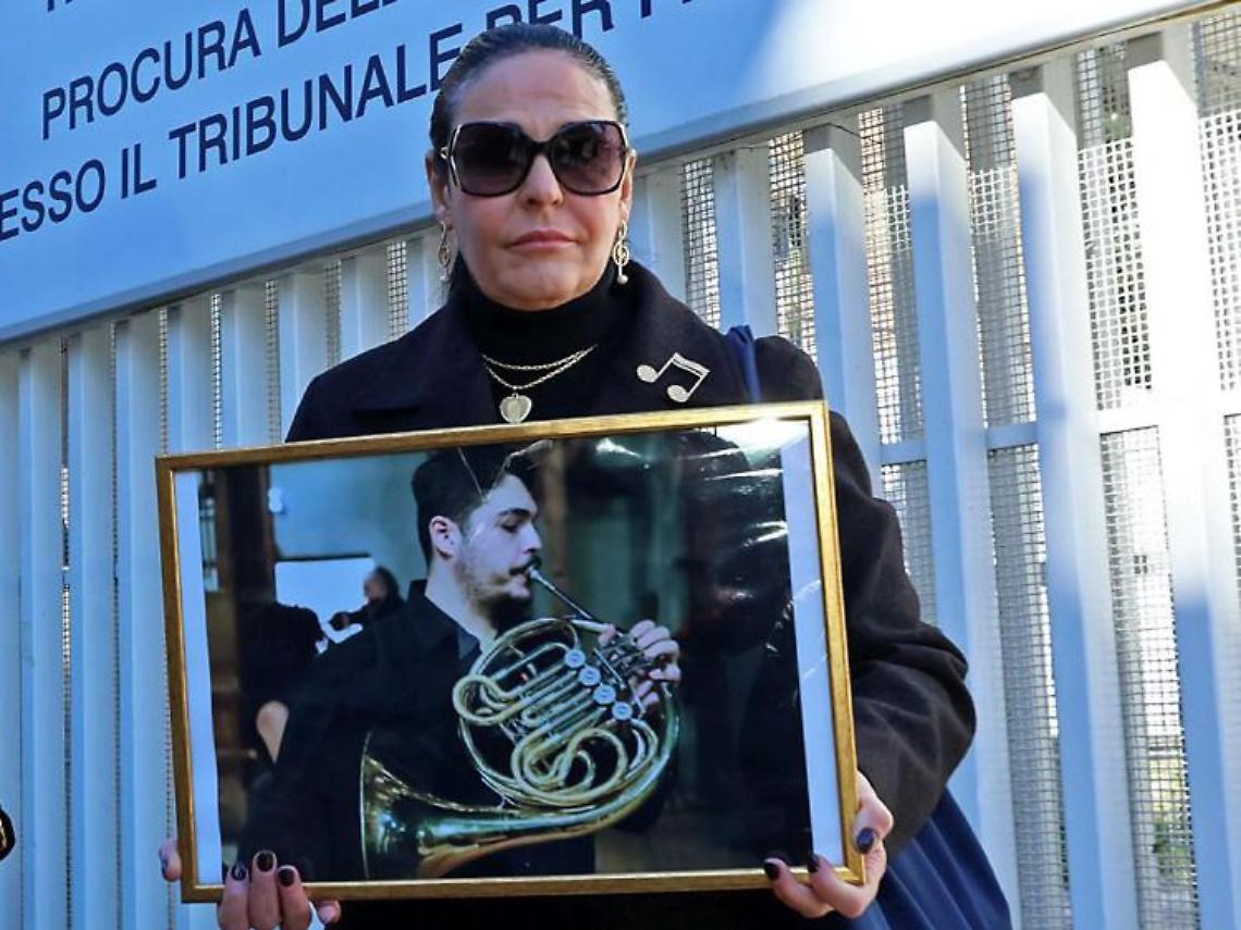 La mamma di Giogiò: «Testi sessisti? Colpa del sistema che insegue il profitto»