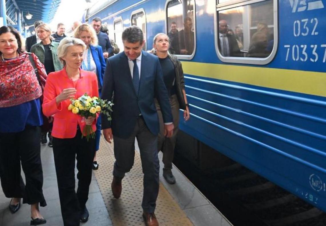 Ucraina, von der Leyen a Kiev: «Qui per garantire sostegno Europa»