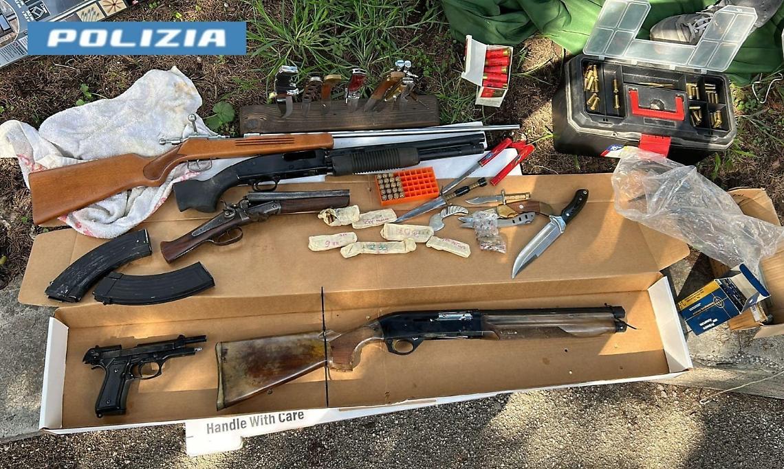 Detenzione e porto illegale di arma, due arresti a Scampia