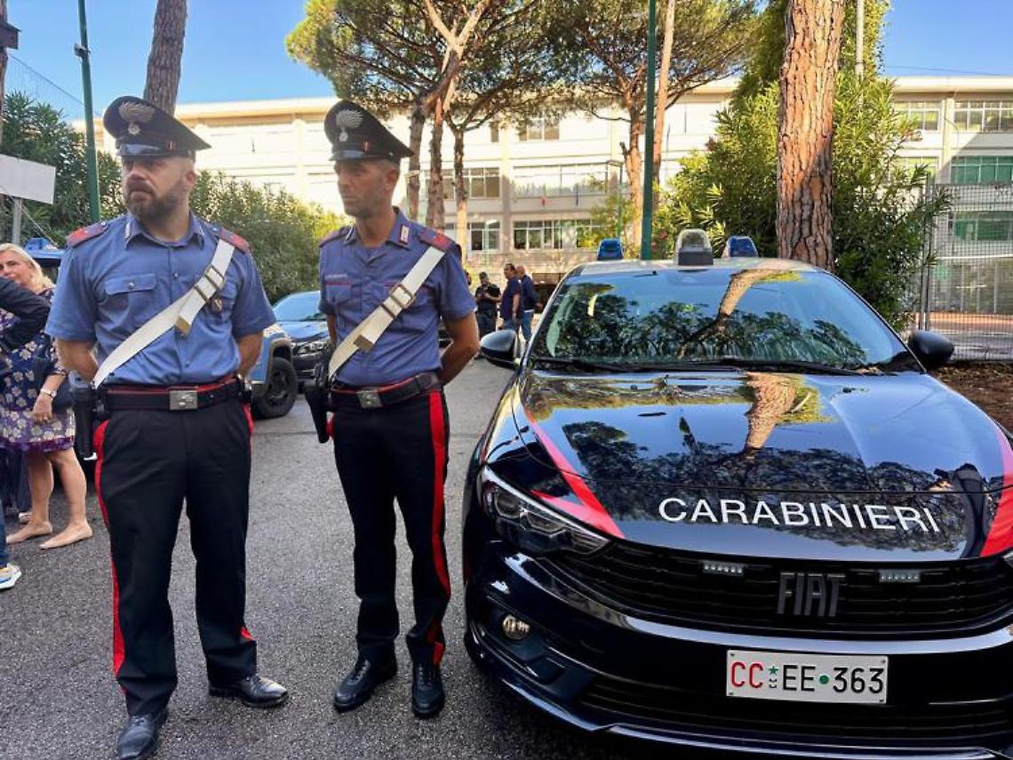 Studente cade dalla finestra della scuola, è grave