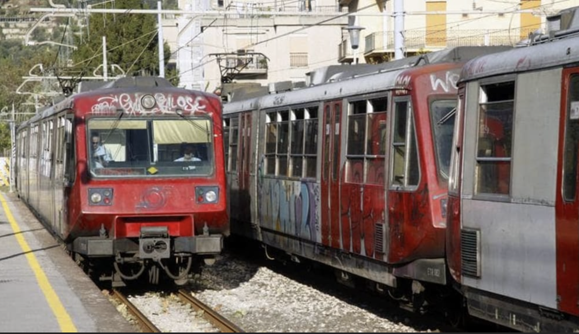 Treno fermo in avaria, interrotta tratta della Circum