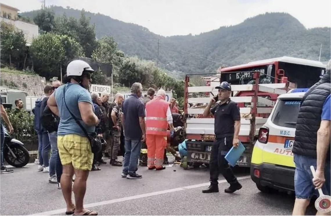 Scontro furgone-bus a Ischia, morto 27enne