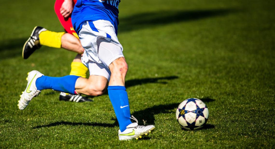 Abusi alla scuola calcio e pedopornografia: arrestato allenatore giovanile 