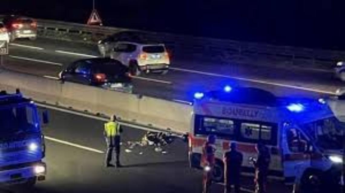 Schianto con l'auto, morti due 26enni