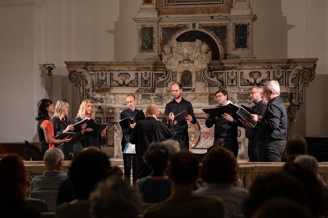 Canto gregoriano diretto dal maestro Lanfranco Menga per principianti e di secondo livello