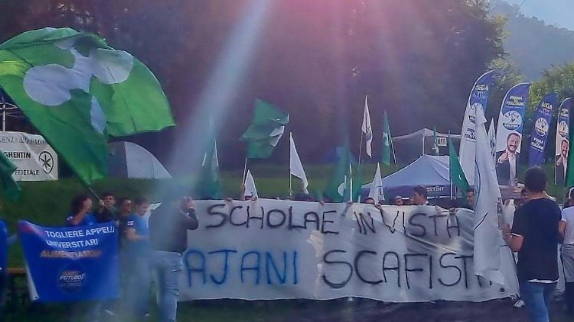 A Pontida cori giovani Lega contro Tajani: «Scafista». Ira Forza Italia, Salvini si scusa