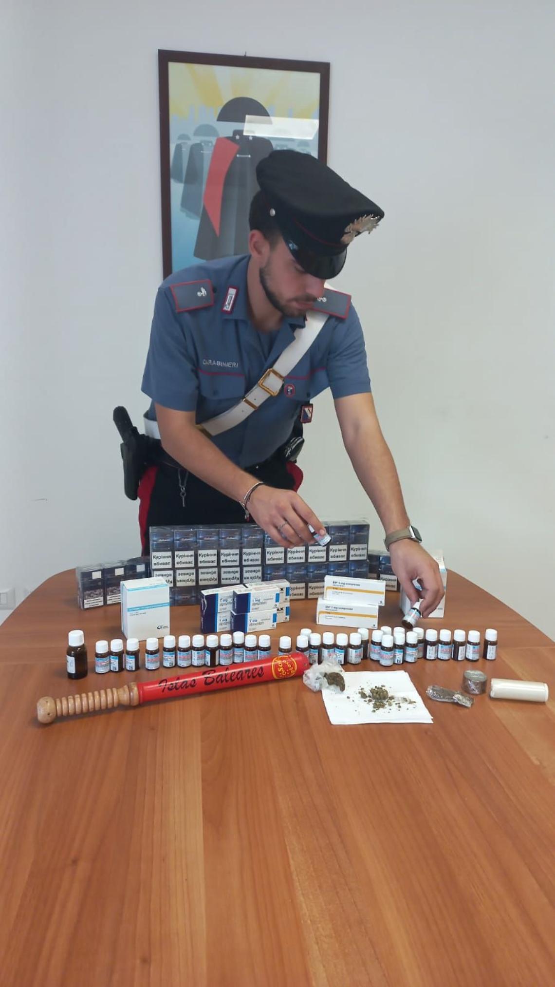 Medicine illegali in auto, droga a casa: arrestato 43enne
