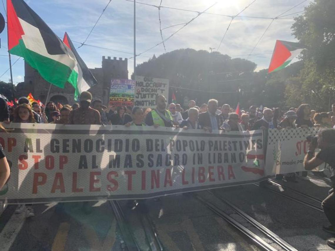 Roma, in corteo un migliaio di manifestanti pro Palestina: «Siamo tutti antisionisti»