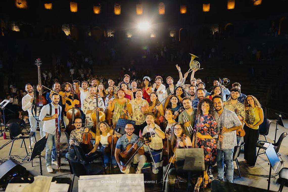 “Lucio Dalla Concerto Sinfonico” con l’Orchestra Filarmonica di Benevento