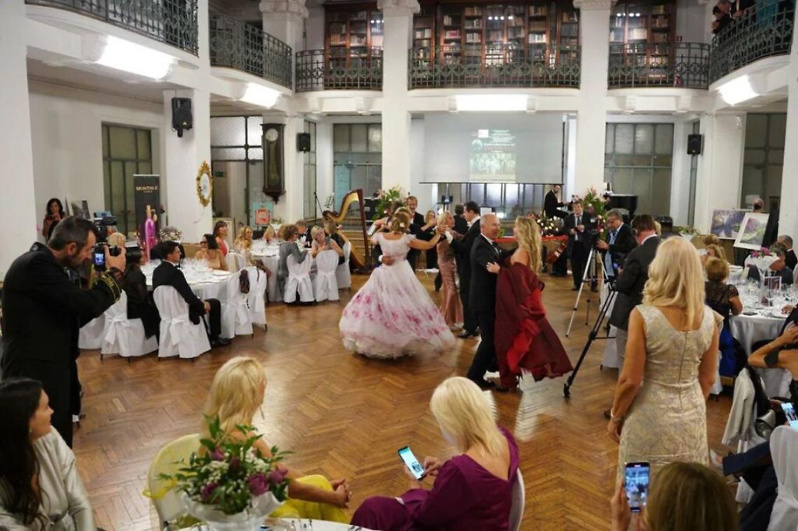 Gran ballo imperiale all'istituto dei ciechi di Milano