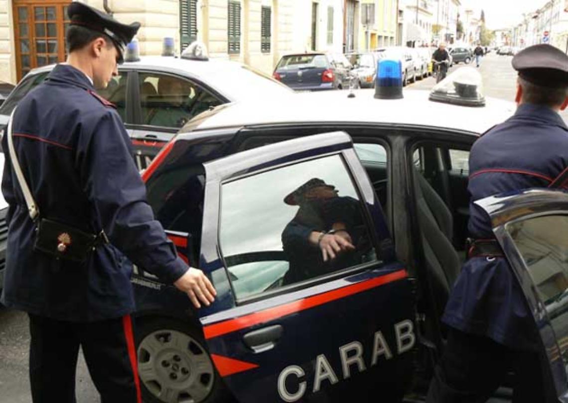 Investì un uomo per motivi di gelosia, arrestato