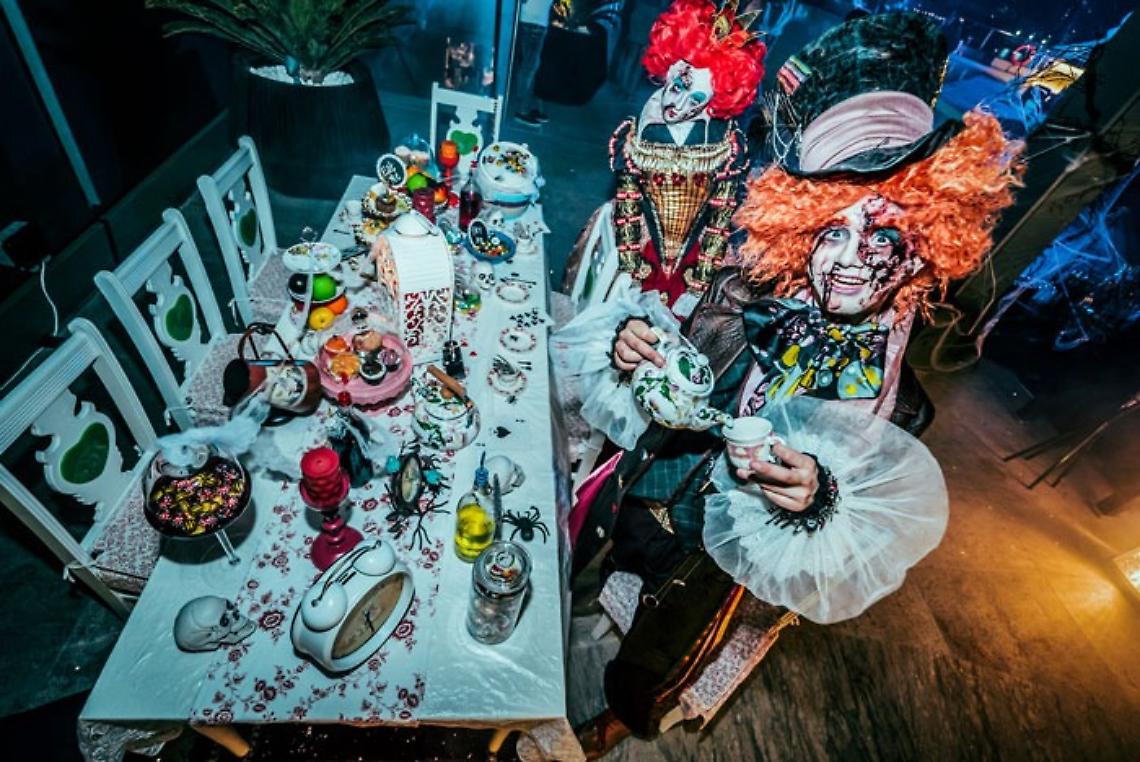 Alice in Horrorland, il Paese delle Meraviglie diventa un’affascinante terra degli orrori 