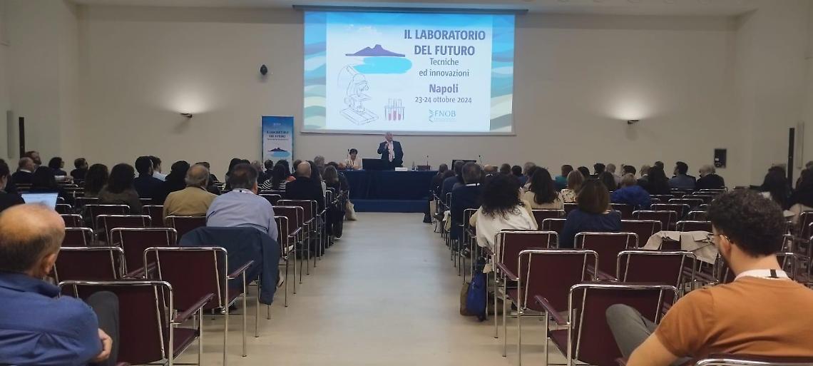 Laboratori e intelligenza artificiale, la nuova frontiera della biologia