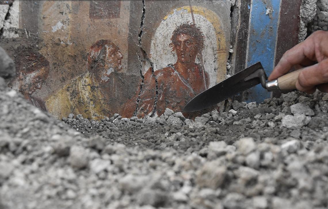 Pompei, da Insula Casti amanti emerge casa con ricche decorazioni