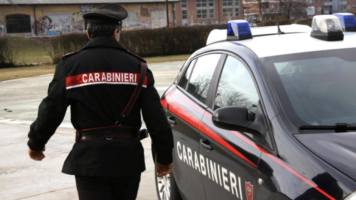 Spari sull'auto della ex nel giorno di Natale, arrestato