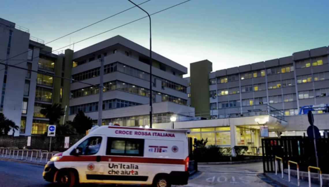 Ferito con tre proiettili durante un tentativo di rapina