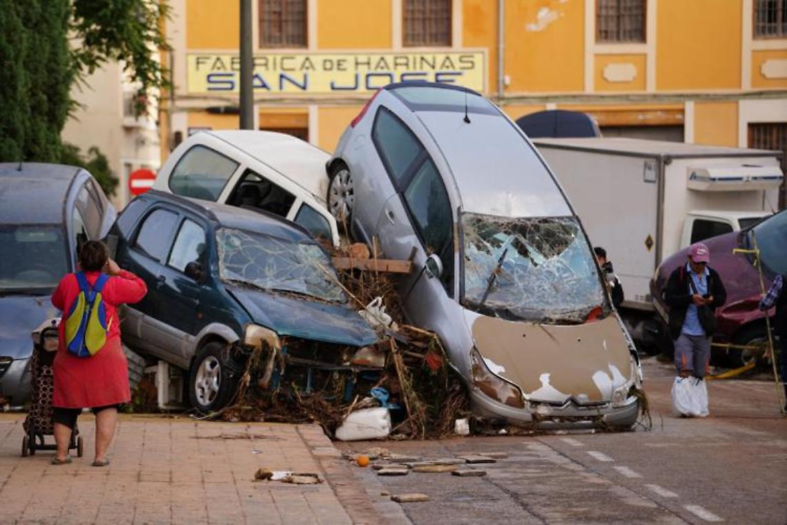 Valencia, si aggrava il bilancio delle vittime. Allarme nubifragi a Barcellona