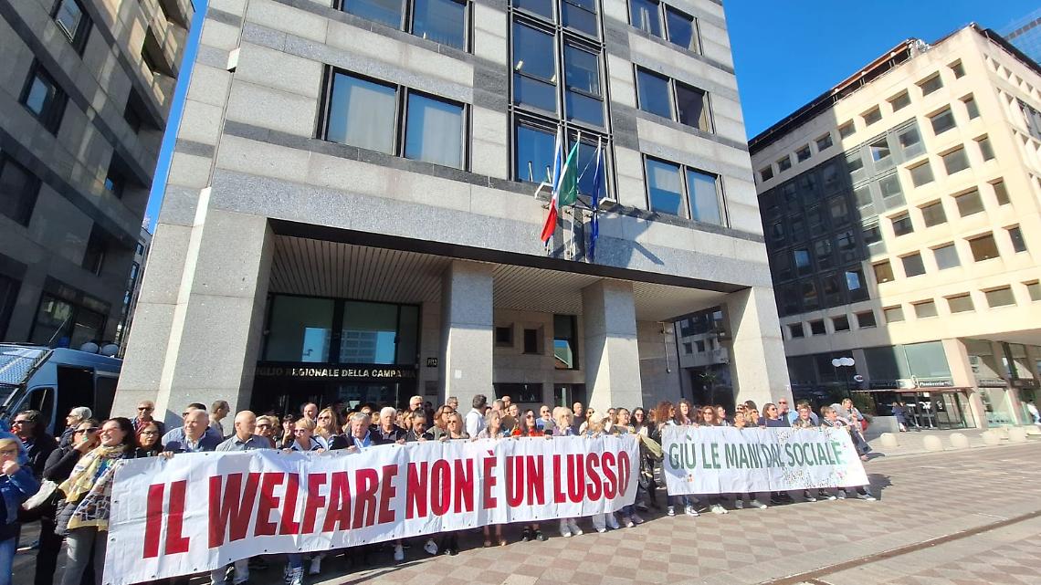 Vertenza Gesco, manifestazione davanti al Consiglio regionale. 