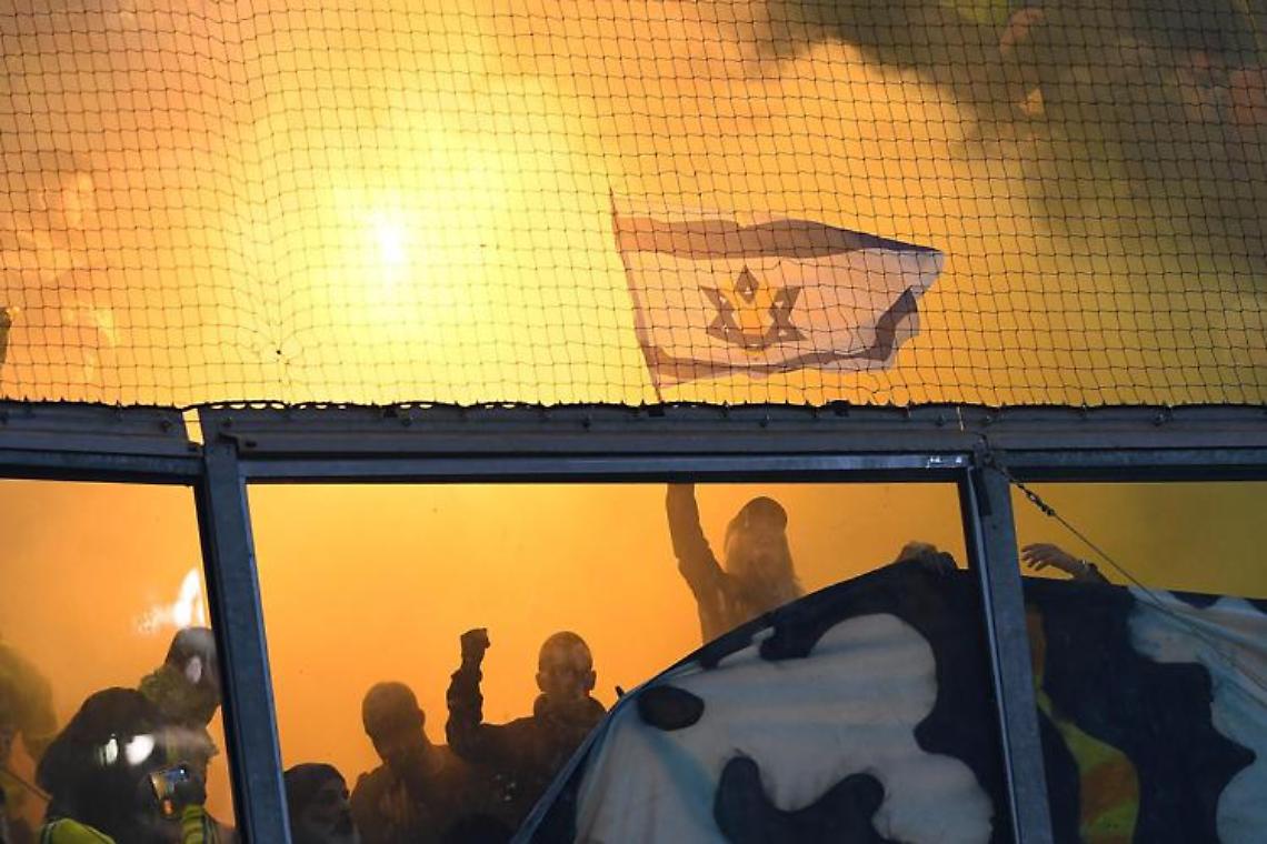 Ajax-Maccabi, agguati a tifosi israeliani. Netanyahu invia aerei per soccorsi