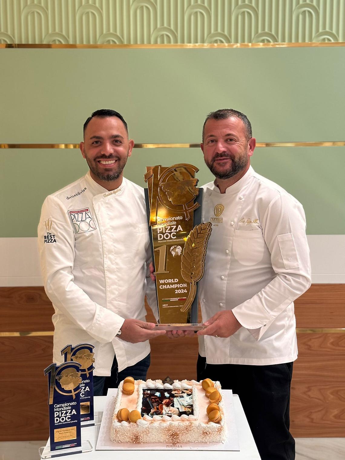 Ciro Poppella crea una torta per il campione della pizza 2024 Daniele Gagliotta