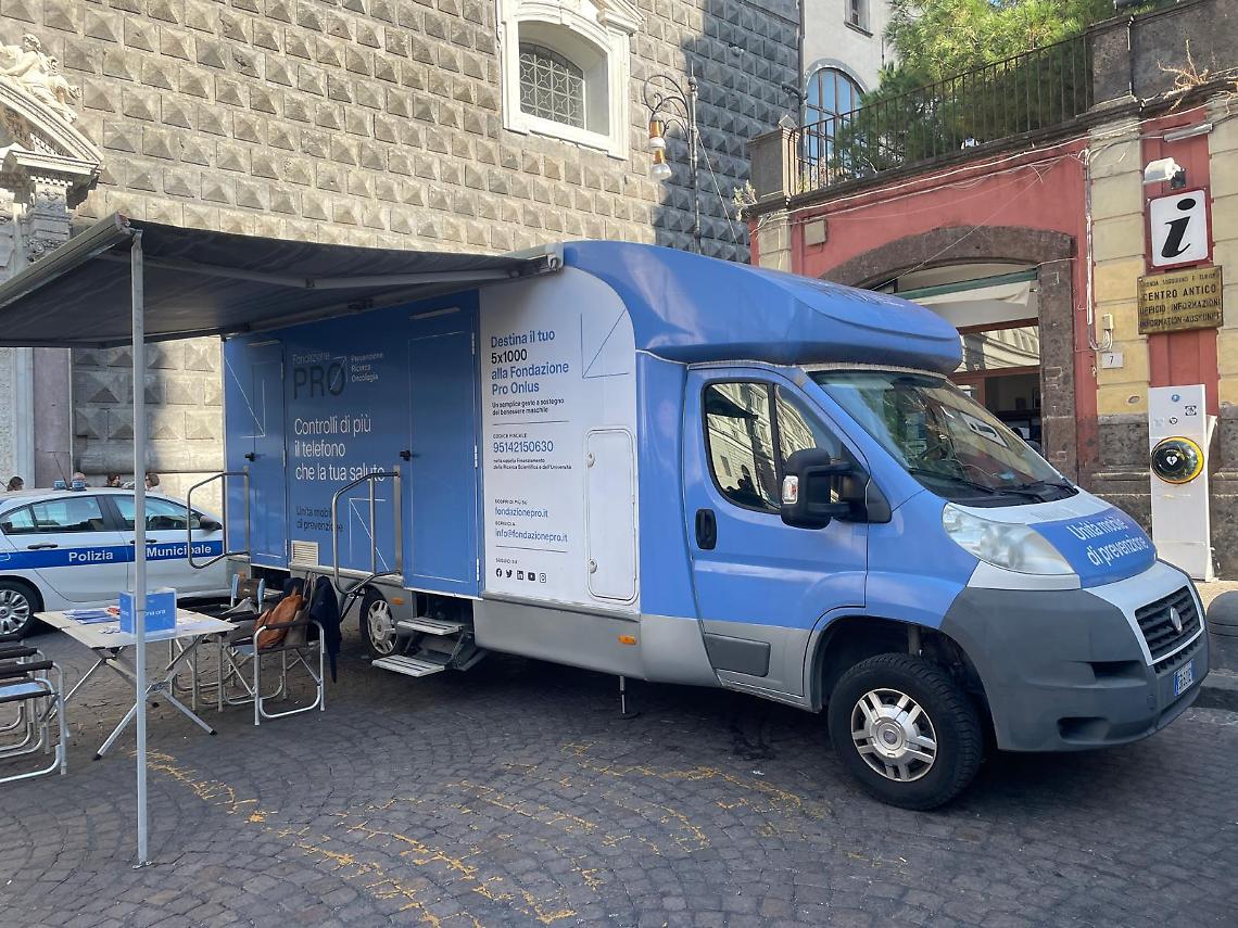 Prevenzione in piazza a Napoli, screening gratuito per il tumore alla prostata