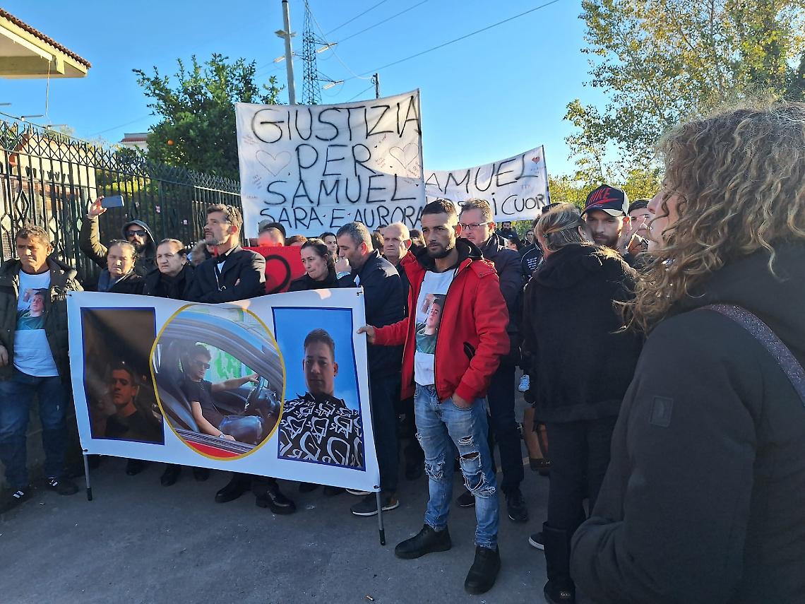 Esplosione a Ercolano, marcia silenziosa per le vittime