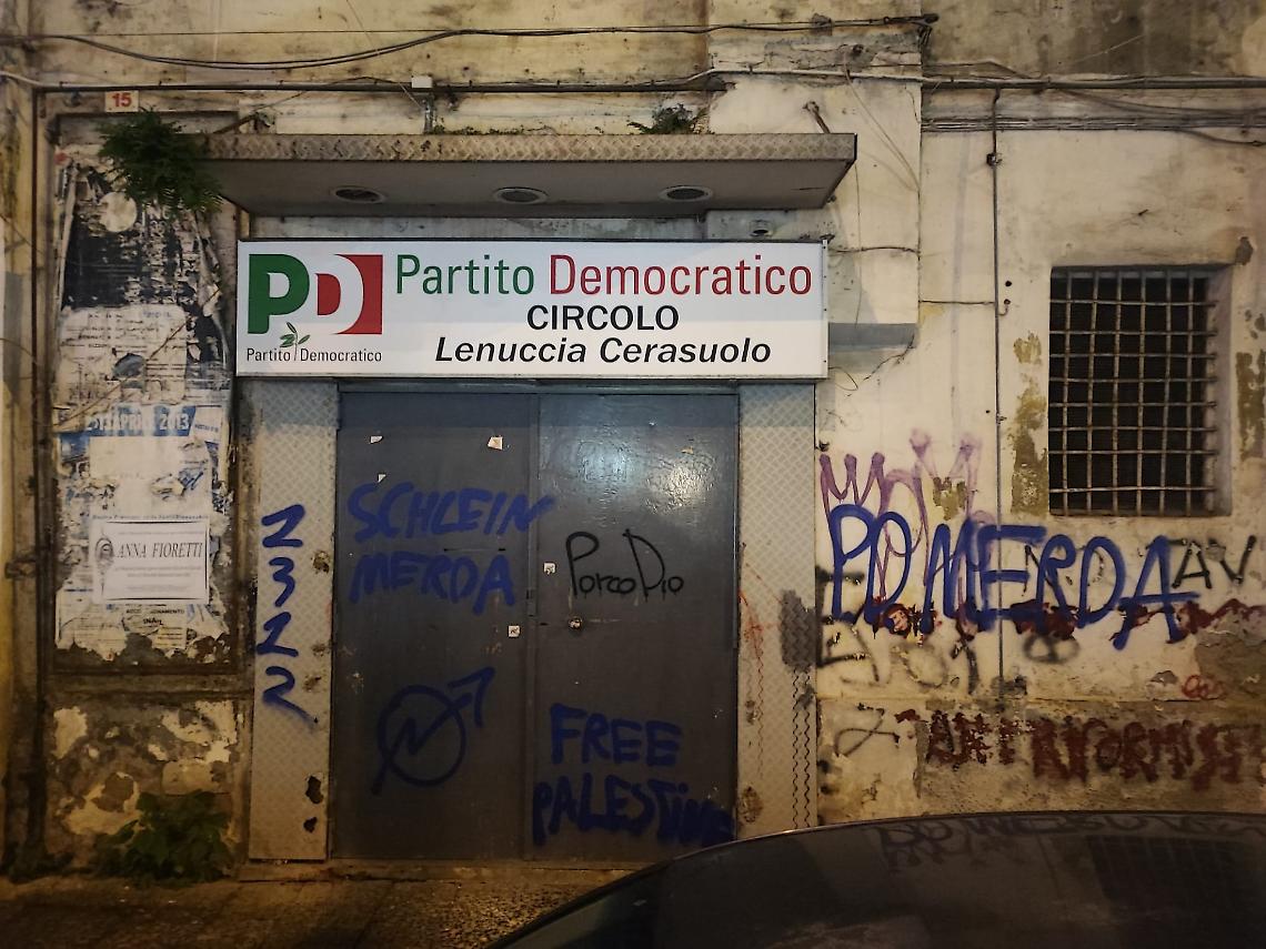 Vandalizzato circolo del Pd a Napoli, è il secondo