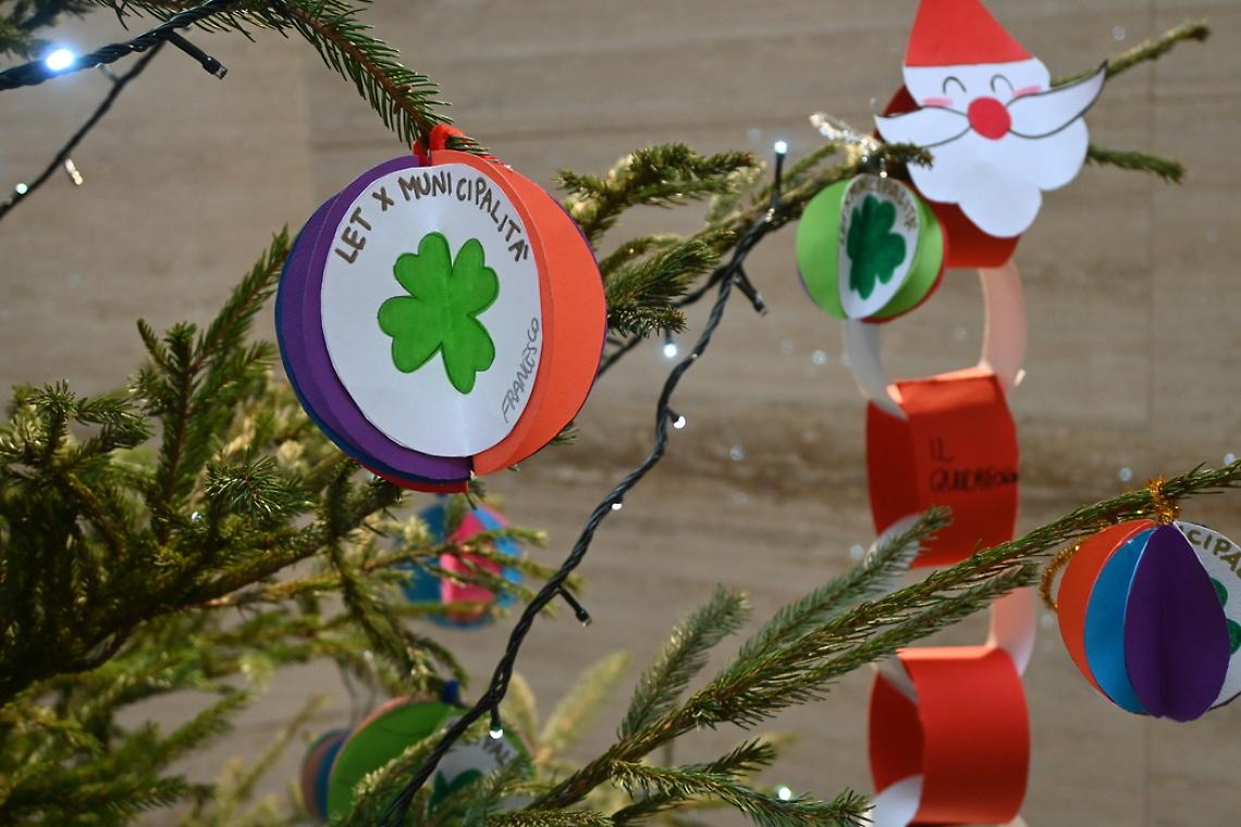 Napoli, acceso l'albero di Natale in consiglio comunale