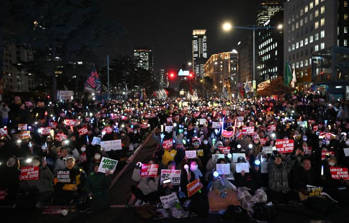 Corea Sud, proteste di massa. Pyongyang rompe il silenzio: «È il caos»