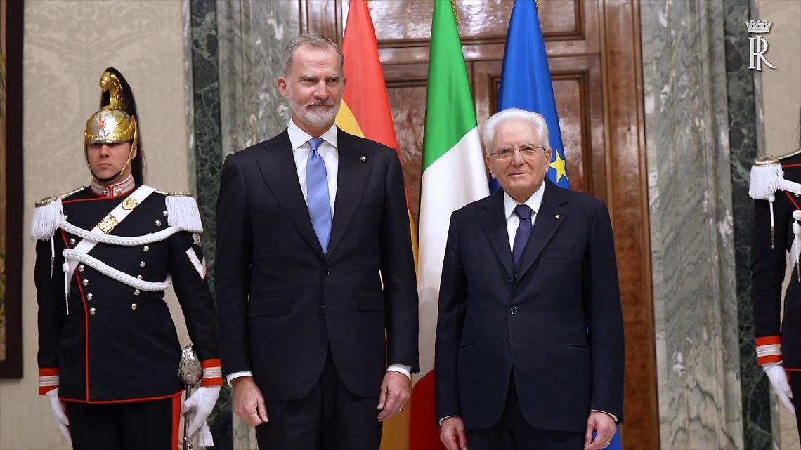 Attesa per l'arrivo al San Carlo di re Felipe con Mattarella