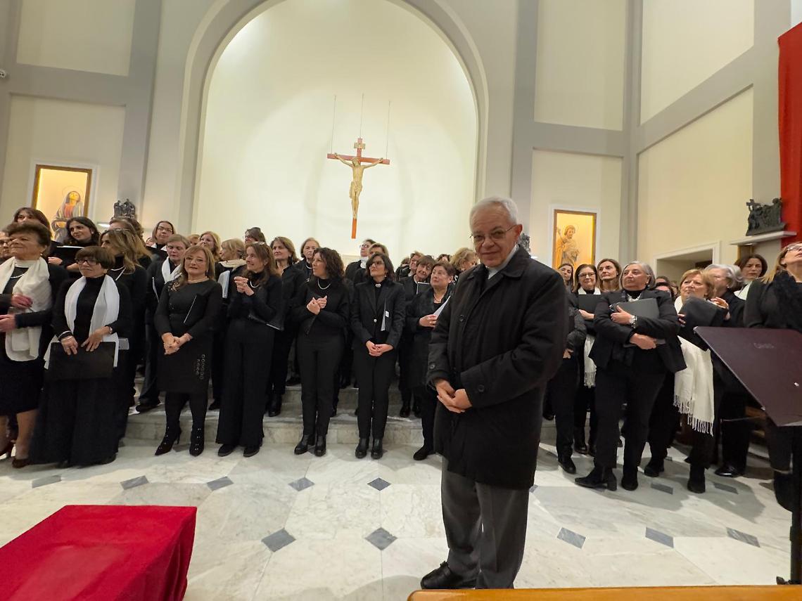 l'Arcivescovo Franceso Alfano e i cori della Diocesi Sorrento-Castellammare di Stabia