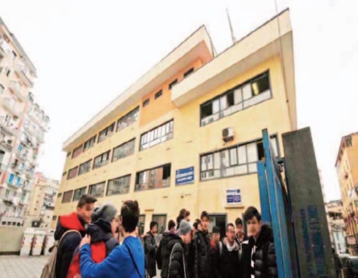 Liceo &ldquo;Alberti&rdquo;, dirigente e studenti in piazza