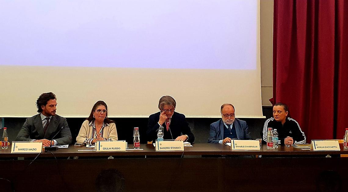 Detenute del carcere di Pozzuoli realizzano 200 toghe, consegnate a giuristi Federico II