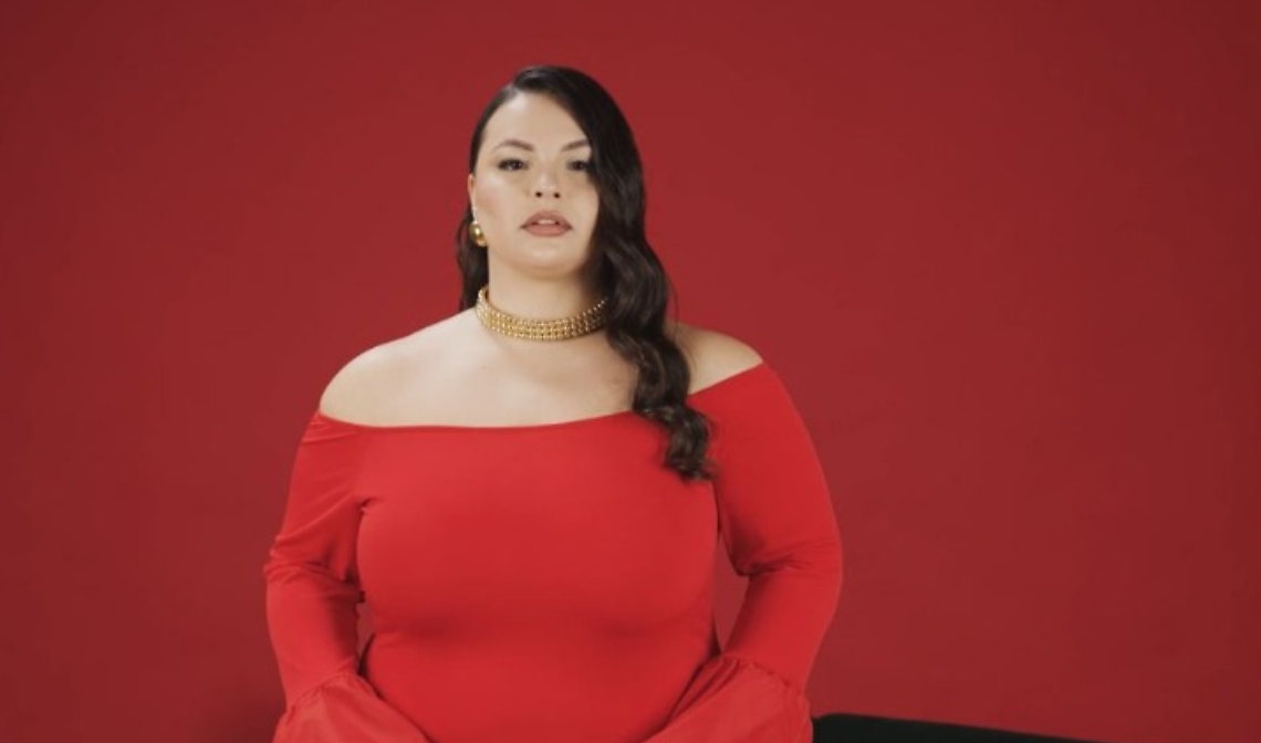 Curvy, seducente ed elegante: ecco la donna “Glow”