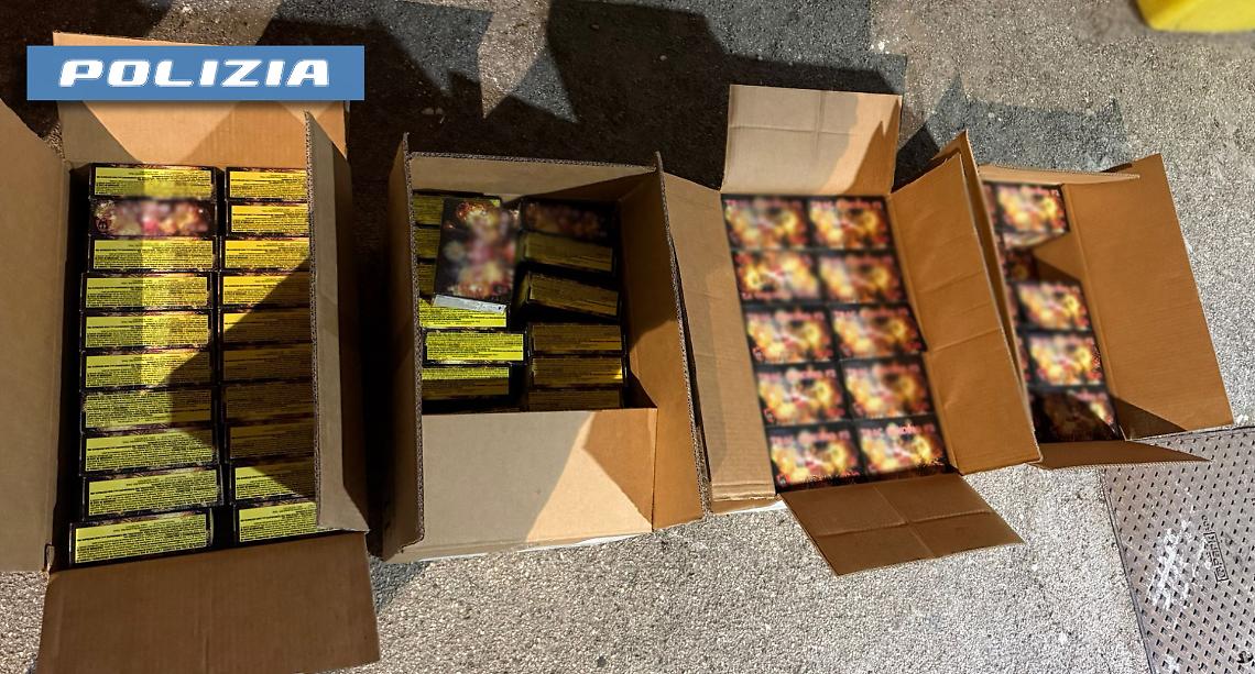 Tre chili di cocaina e 40 chili di fuochi d'artificio in un box a Bagnoli