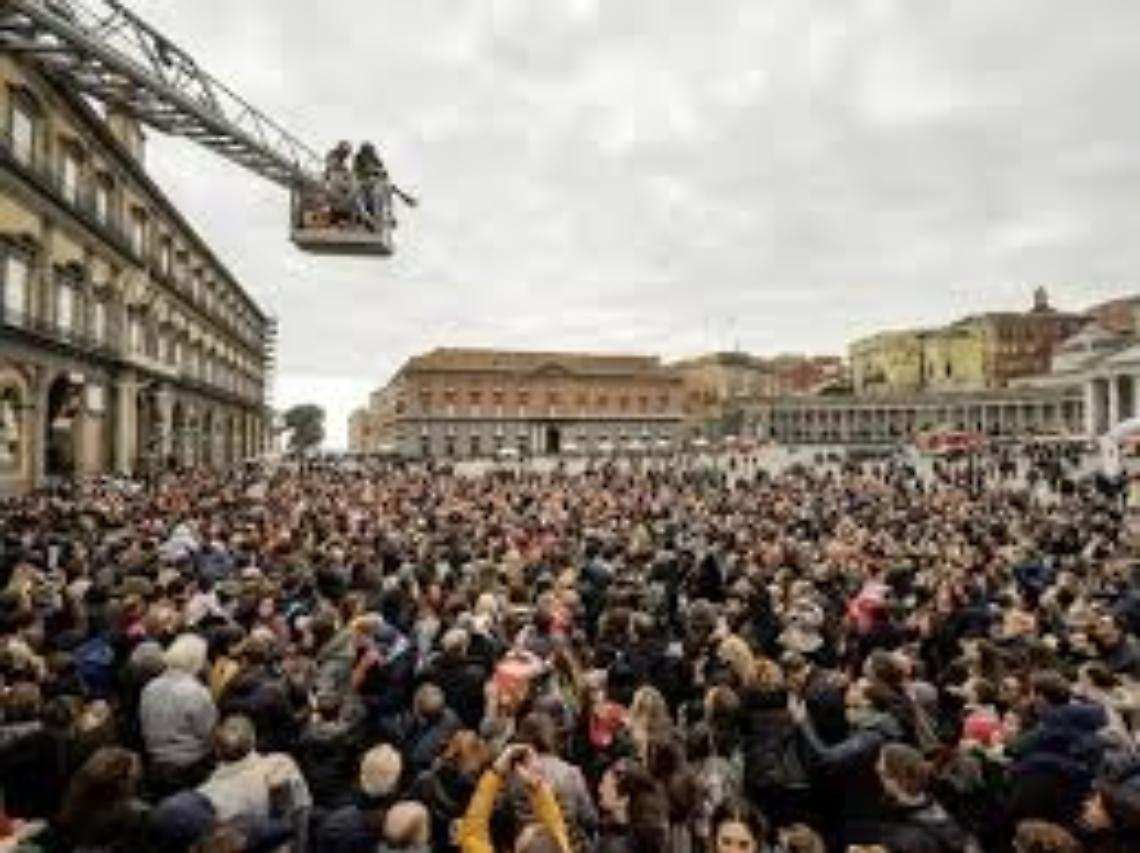 Il “volo” della Befana per salutare le feste