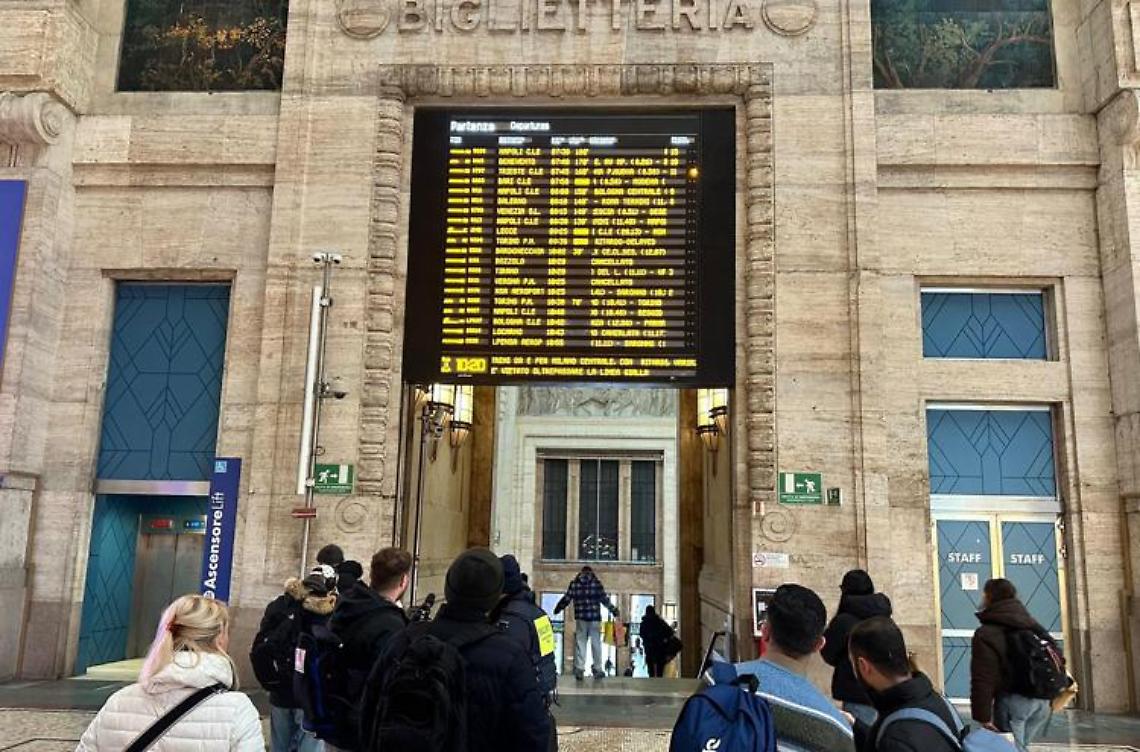 Caos treni, cancellazioni e ritardi fino a 4 ore: cosa succede