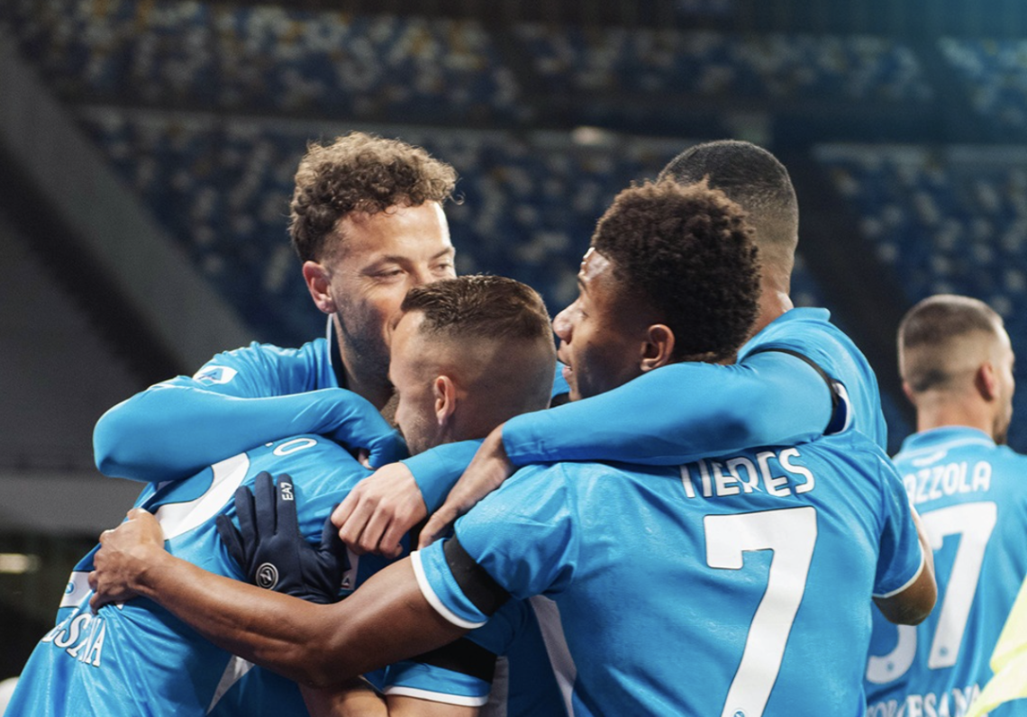 Il Napoli senza Kvara batte 2-0 il Verona e allunga